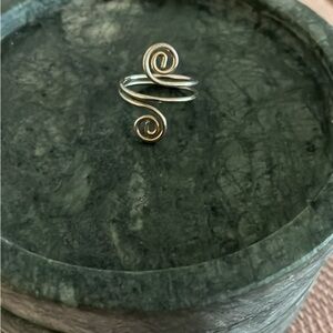 Elegant Silver Swirl Ring